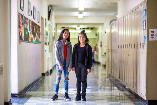 MIKAELA MACKENZIE / WINNIPEG FREE PRESS
Jarylle Santos, 13 (left), and Mikayla Seculles, 10, at Sargent Park School in Winnipeg on Thursday, Oct. 25, 2018. 
Winnipeg Free Press 2018.