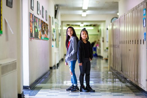 MIKAELA MACKENZIE / WINNIPEG FREE PRESS
Jarylle Santos, 13 (left), and Mikayla Seculles, 10, at Sargent Park School in Winnipeg on Thursday, Oct. 25, 2018. 
Winnipeg Free Press 2018.