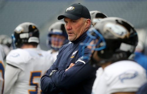 TREVOR HAGAN / WINNIPEG FREE PRESS
UBC Thunderbirds head coach, Blake Hill, on the sidelines against the Manitoba Bisons', Saturday, October 27, 2018.