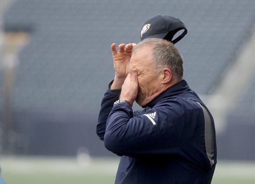 TREVOR HAGAN / WINNIPEG FREE PRESS
UBC Thunderbirds head coach, Blake Hill, on the sidelines against the Manitoba Bisons', Saturday, October 27, 2018.