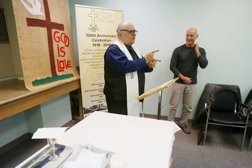 JOHN WOODS / WINNIPEG FREE PRESS
Reverend Ken deLisle and Terry Janzen, signing and translating, are photographed during a Winnipeg Church of the Deaf service at Deaf Centre Manitoba Sunday, October 28, 2018. The Winnipeg Church of the Deaf is celebrating it's 100th anniversary in November.