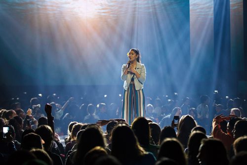 MIKE DEAL / WINNIPEG FREE PRESS
Auli'i Carvalho, singer and actress performs to around 16,000 kids from across Manitoba attend WE Day at Bell MTS Place where they were celebrating young people committed to making a difference.
181030 - Tuesday, October 30, 2018.