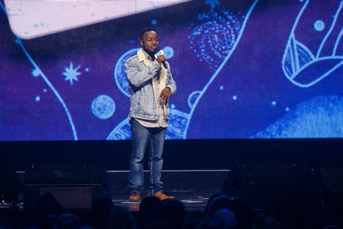 MIKE DEAL / WINNIPEG FREE PRESS
Jeremie Minani, musician and co-founder and CEO of Elyon Records speaks to around 16,000 kids from across Manitoba who are attending WE Day at Bell MTS Place where they were celebrating young people committed to making a difference.
181030 - Tuesday, October 30, 2018.