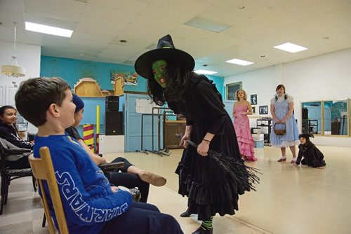 Canstar Community News Oct. 23 - Students with Theatre Dance Centre (603 Wall St.) rehearse for an upcoming performance of The Wizard of Oz. (EVA WASNEY/CANSTAR COMMUNITY NEWS/METRO)