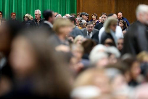 TREVOR HAGAN / WINNIPEG FREE PRESS
Standing room only crowd at a vigil for the victims of the 11 people murdered at the Tree of Life Synagogue in Pittsburgh on Saturday at the Shaarey Zedek Synagogue, Tuesday, October 30, 2018.