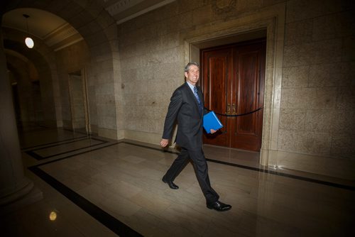 MIKE DEAL / WINNIPEG FREE PRESS
Manitoba Premier Brian Pallister heads to question period Wednesday afternoon.
181031 - Wednesday, October 31, 2018.