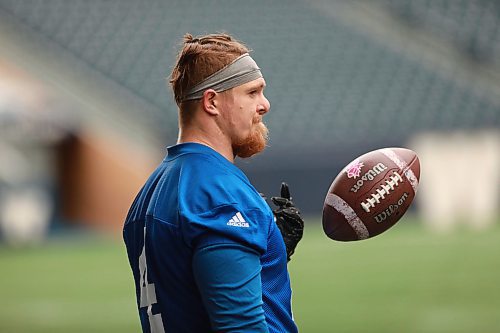 RUTH BONNEVILLE / WINNIPEG FREE PRESS

Winnipeg Blue Bombers practice at Investors Group Field Wednesday.

BB #4 Adam Bighill. 

October 31, 2018