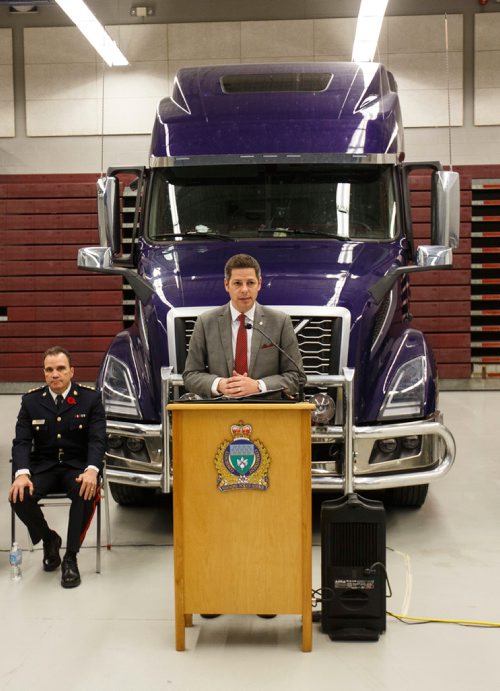 MIKE DEAL / WINNIPEG FREE PRESS
Winnipeg Mayor Brian Bowman speaks at the MPI depot on Plessis Rd Thursday morning during an announcement that a major Inter-Provincial Illicit Drug Network was dismantled during Project Riverbank.   
181101 - Thursday, November 01, 2018.