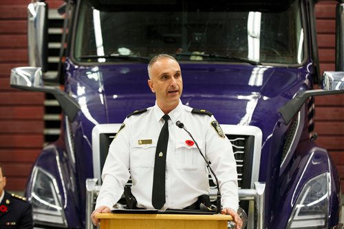 MIKE DEAL / WINNIPEG FREE PRESS
Winnipeg police Inspector Max Waddell speaks at the MPI depot on Plessis Rd Thursday morning during an announcement that a major Inter-Provincial Illicit Drug Network was dismantled during Project Riverbank.   
181101 - Thursday, November 01, 2018.