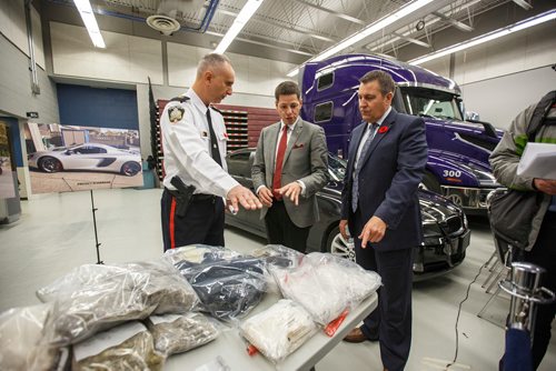 MIKE DEAL / WINNIPEG FREE PRESS
Winnipeg police Inspector Max Waddell talks to Winnipeg Mayor Brian Bowman and Cliff Cullen Minister of Justice and Attorney General at the MPI depot on Plessis Rd Thursday morning during an announcement that a major Inter-Provincial Illicit Drug Network was dismantled during Project Riverbank.   
181101 - Thursday, November 01, 2018.