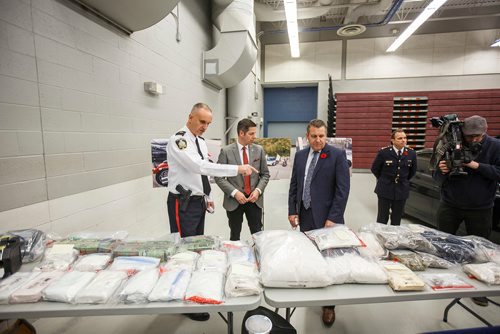 MIKE DEAL / WINNIPEG FREE PRESS
Winnipeg police Inspector Max Waddell talks to Winnipeg Mayor Brian Bowman and Cliff Cullen Minister of Justice and Attorney General at the MPI depot on Plessis Rd Thursday morning during an announcement that a major Inter-Provincial Illicit Drug Network was dismantled during Project Riverbank.   
181101 - Thursday, November 01, 2018.