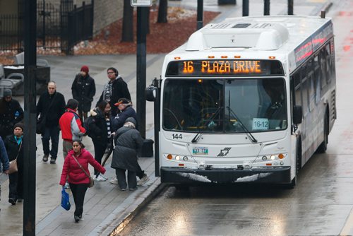 JOHN WOODS / WINNIPEG FREE PRESS
The route 16 bus in Winnipeg photographed on Graham Ave. Friday, November 2, 2018 is the route with the most assaults.