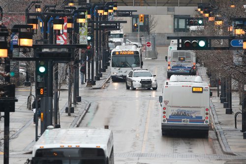 JOHN WOODS / WINNIPEG FREE PRESS
The route 16 bus in Winnipeg photographed on Graham Ave. Friday, November 2, 2018 is the route with the most assaults.