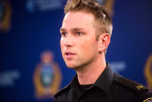 MIKAELA MACKENZIE / WINNIPEG FREE PRESS
Constable Jay Murray speaks to the media about a standoff at 123 Chudley St in Winnipeg on Saturday, Nov. 3, 2018. 
Winnipeg Free Press 2018.