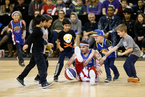 JOHN WOODS / WINNIPEG FREE PRESS
Children attempt to steal the ball from Dash of the Harlem Globetrotters during their show in Winnipeg Sunday, November 4, 2018.
