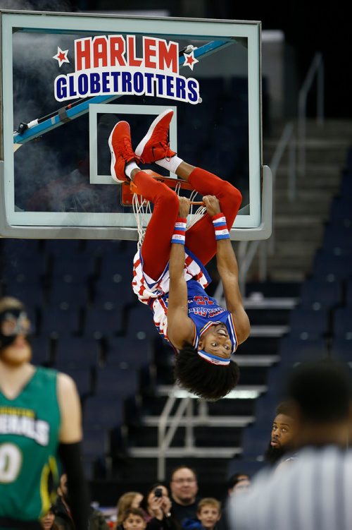 JOHN WOODS / WINNIPEG FREE PRESS
Moose of the Harlem Globetrotters performs during their show in Winnipeg Sunday, November 4, 2018.