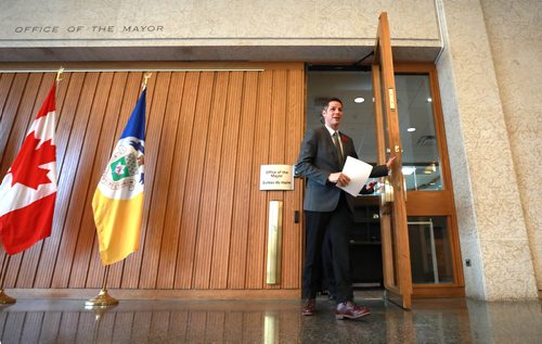 RUTH BONNEVILLE / WINNIPEG FREE PRESS

Winnipeg Mayor, Brian Bowman makes his way out of his office to the waiting press to announce his new members of his EPC at news conference at City Hall Monday. 


Nov 5th , 2018