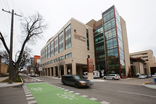 JOHN WOODS / WINNIPEG FREE PRESS
CancerCare headquarters on McDermot is photographed Monday, November 5, 2018. The provincial government has put out an RFP looking for value-for-money audit of CancerCare. The NDP is raising this in QP, saying the government is planning further cuts for CancerCare. The government reduced last year's CancerCare funding by $2.5 million.