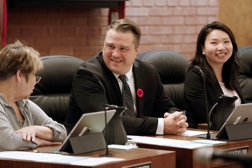 JOHN WOODS / WINNIPEG FREE PRESS
School trustees, from left, Linda Schatkowsky, ?Mark Wasyliw and Yijie Chen at the first Winnipeg School Board meeting for the 2018-19 school year Monday, November 5, 2018.