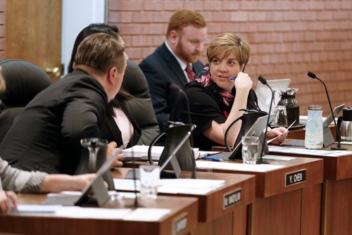 JOHN WOODS / WINNIPEG FREE PRESS
School trustee Lisa Naylor talks with Mark Wasyliw and Yijie Chen at the first Winnipeg School Board meeting for the 2018-19 school year Monday, November 5, 2018.