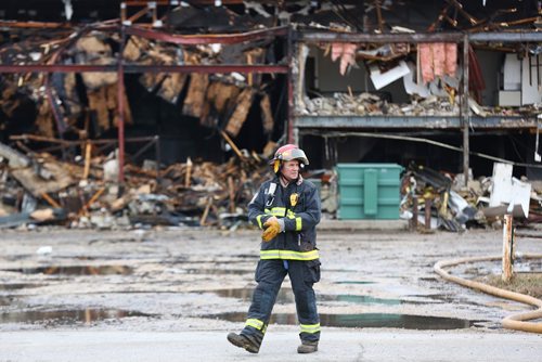 MIKE DEAL / WINNIPEG FREE PRESS
WFPS crews inspect the site of the industrial fire on Dawson Road at the oilseed processing plant that started on Monday afternoon. 
181106 - Tuesday, November 6, 2018