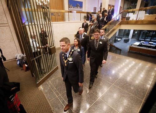 JOHN WOODS / WINNIPEG FREE PRESS
Mayor Brian Bowman leads councillors into chamber for a swearing in ceremony at City Hall Tuesday, November 6, 2018.