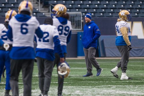 MIKE DEAL / WINNIPEG FREE PRESS
Winnipeg Blue Bombers' head coach Mike O'Shea during practice at Investors Group Field Wednesday morning.
181107 - Wednesday, November 07, 2018.