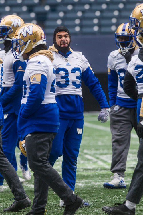 MIKE DEAL / WINNIPEG FREE PRESS
Winnipeg Blue Bombers' Andrew Harris (33) in the huddle during practice at Investors Group Field Wednesday morning.
181107 - Wednesday, November 07, 2018.