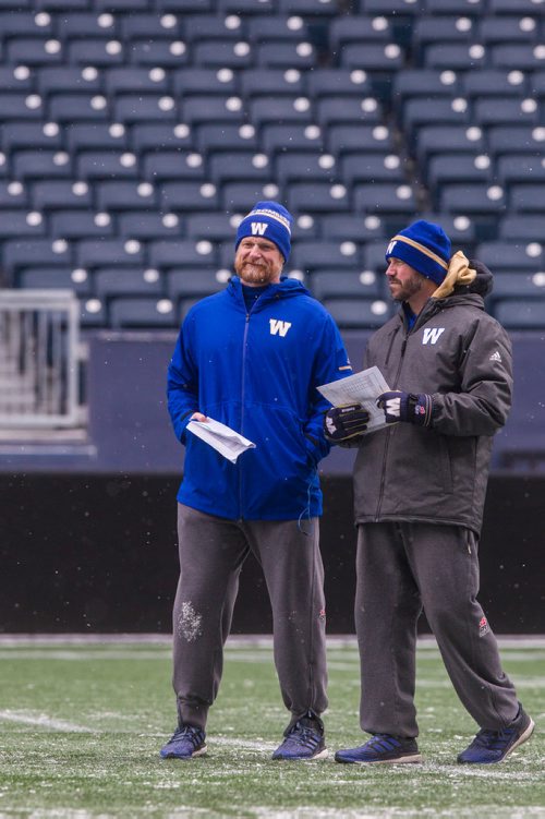 MIKE DEAL / WINNIPEG FREE PRESS
Winnipeg Blue Bombers' head coach Mike O'Shea (left) and quarterbacks coach Buck Pierce (right) during practice at Investors Group Field Wednesday morning.
181107 - Wednesday, November 07, 2018.