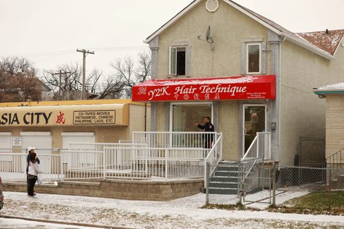 RUTH BONNEVILLE / WINNIPEG FREE PRESS

A police officers is outside Y2K Hair Technique at 552 Young St.  after police were called to the scene on Tuesday. 


Nov 7th , 2018