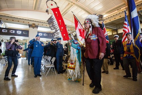 MIKE DEAL / WINNIPEG FREE PRESS
Joe Meconse (in headdress) leads the group of Aboriginal veterans in the Colour Party during the Grand Entry of the Aboriginal Veteran's Day service at the Neeginan Centre Rotunda Thursday morning.
181108 - Thursday, November 08, 2018.