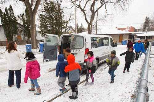 MIKE DEAL / WINNIPEG FREE PRESS
Students from Mulvey School take boxes of individually bagged packages of easy to-prepare breakfast foods into the school for the launch of the Breakfast2Go program Thursday afternoon. 
181108 - Thursday, November 08, 2018.