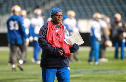 RUTH BONNEVILLE / WINNIPEG FREE PRESS

Winnipeg Blue Bombers, DEFENSIVE COORDINATOR, Richie Hall on the field during the teams practice at Investors Group Field Thursday.  

Nov 8th , 2018