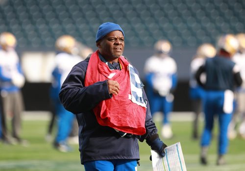 RUTH BONNEVILLE / WINNIPEG FREE PRESS

Winnipeg Blue Bombers, DEFENSIVE COORDINATOR, Richie Hall on the field during the teams practice at Investors Group Field Thursday.  

Nov 8th , 2018