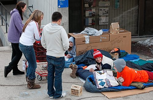 BORIS MINKEVICH / WINNIPEG FREE PRESS 090315 U of M business students try to live outside to bring awareness to homeless people. They set up camp outside of University Centre on campus.