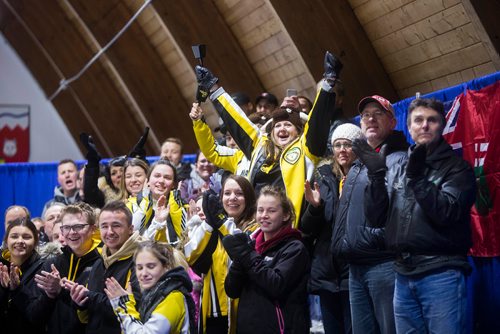 MIKAELA MACKENZIE / WINNIPEG FREE PRESS
Team Manitoba fans celebrate their win at the Fort Rouge Curling Club in Winnipeg on Saturday, Nov. 10, 2018. 
Winnipeg Free Press 2018.