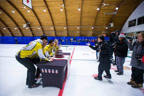 MIKAELA MACKENZIE / WINNIPEG FREE PRESS
Manitoba team curlers pose with the trophy at the Fort Rouge Curling Club in Winnipeg on Saturday, Nov. 10, 2018. 
Winnipeg Free Press 2018.