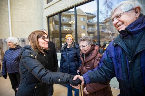 MIKAELA MACKENZIE / WINNIPEG FREE PRESS
Filomena Tassi, Minister of Seniors (left), introduces herself before taking a walk in the courtyard with Dorothy Tallman, Gail Cloutier, and Bob Galston during a visit to the the Seine River Retirement Residence in Winnipeg on Monday, Nov. 12, 2018. Tassi is touring organizations that are encouraging seniors in their community to remain active and healthy as they age.
Winnipeg Free Press 2018.