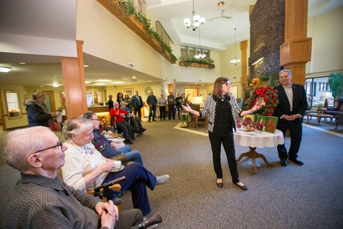 MIKAELA MACKENZIE / WINNIPEG FREE PRESS
Filomena Tassi, Minister of Seniors, visits the Seine River Retirement Residence in Winnipeg on Monday, Nov. 12, 2018. Tassi is touring organizations that are encouraging seniors in their community to remain active and healthy as they age.
Winnipeg Free Press 2018.