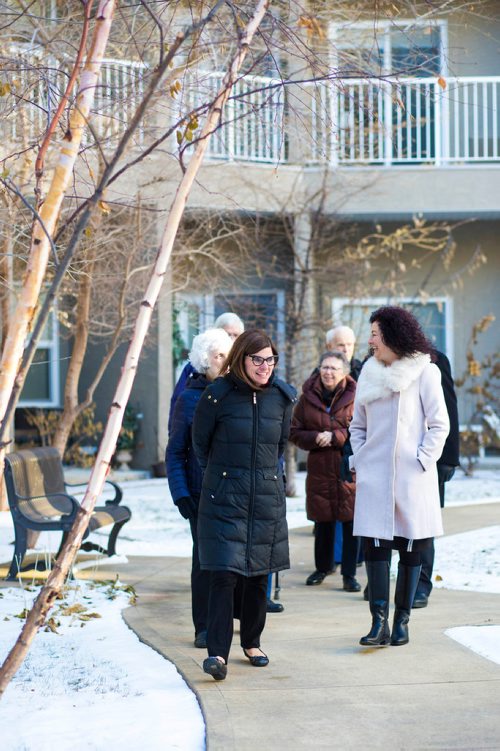 MIKAELA MACKENZIE / WINNIPEG FREE PRESS
Filomena Tassi, Minister of Seniors (left), takes a walk in the courtyard with residents and executive director Chantal Wiebe during a visit to the the Seine River Retirement Residence in Winnipeg on Monday, Nov. 12, 2018. Tassi is touring organizations that are encouraging seniors in their community to remain active and healthy as they age.
Winnipeg Free Press 2018.