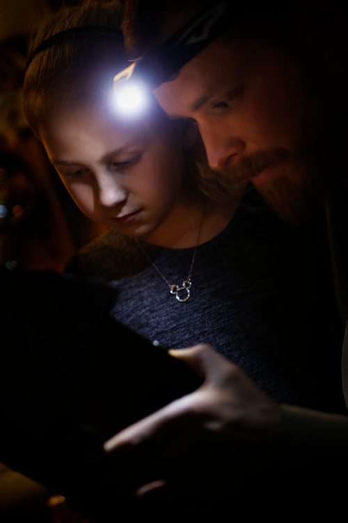 JOHN WOODS / WINNIPEG FREE PRESS
Murray Beilby is photographed with his daughter Livia, 9, in his workshop Tuesday, May 15, 2018.