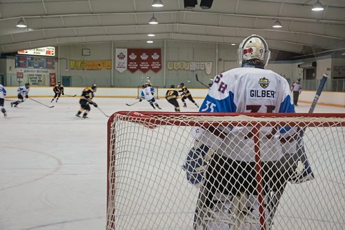 Canstar Community News Nov. 7 - The Sturgeon Heights Huskies take on the Dakota Lancers on Nov. 7 at the Keith Bodley Arena during Winnipeg High School Hockey League play.(EVA WASNEY/CANSTAR COMMUNITY NEWS/METRO)