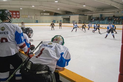 Canstar Community News Nov. 7 - The Sturgeon Heights Huskies take on the Dakota Lancers on Nov. 7 at the Keith Bodley Arena during Winnipeg High School Hockey League play.(EVA WASNEY/CANSTAR COMMUNITY NEWS/METRO)