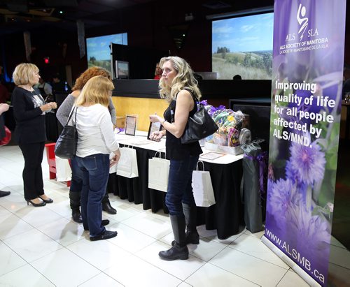 JASON HALSTEAD / WINNIPEG FREE PRESS

Attendees check out silent auction items at the ALS Society of Manitoba's Bud, Spud and Steak fundraising event at Canad Inns Polo Park on Sept. 28, 2018. (See Social Page)