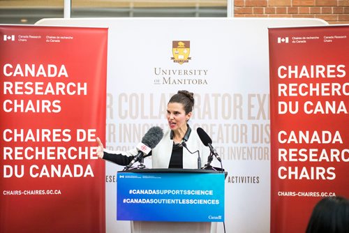 MIKAELA MACKENZIE / WINNIPEG FREE PRESS
Kirsty Duncan, Minister of Science and Sport, announces national investments in the Canada Research Chairs Program at the University of Manitoba in Winnipeg on Wednesday, Nov. 14, 2018. 
Winnipeg Free Press 2018.