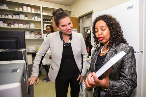 MIKAELA MACKENZIE / WINNIPEG FREE PRESS
Kirsty Duncan, Minister of Science and Sport, gets a tour of Trust Beta's grains lab after announcing national investments in the Canada Research Chairs Program at the University of Manitoba in Winnipeg on Wednesday, Nov. 14, 2018. 
Winnipeg Free Press 2018.