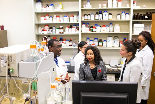 MIKAELA MACKENZIE / WINNIPEG FREE PRESS
Franklin Apea Bah (left) and Trust Beta explain some of the research happening in the lab to Kirsty Duncan, Minister of Science and Sport, gets a tour of Trust Beta's grains lab after announcing national investments in the Canada Research Chairs Program at the University of Manitoba in Winnipeg on Wednesday, Nov. 14, 2018. 
Winnipeg Free Press 2018.