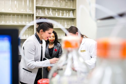 MIKAELA MACKENZIE / WINNIPEG FREE PRESS
Kirsty Duncan, Minister of Science and Sport, gets a tour of Trust Beta's grains lab after announcing national investments in the Canada Research Chairs Program at the University of Manitoba in Winnipeg on Wednesday, Nov. 14, 2018. 
Winnipeg Free Press 2018.