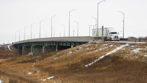 MIKE DEAL / WINNIPEG FREE PRESS
The westbound curb lane of the Red River Bridge along the South Perimeter is closed for repairs. 
Inspectors found surface cracks in the bridge deck concrete, which warranted the lane shutdown Tuesday.
Manitoba Infrastructure says a more detailed inspection and assessment of the problem is underway.
181115 - Thursday, November 15, 2018.