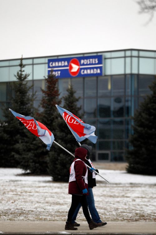 PHIL HOSSACK / WINNIPEG FREE PRESS - Members of the MGEU walk in support of CUPE picketers walk the line Thursday in front of the Main postal depot on Wellington Ave near the airport. See story. - November 15, 2018